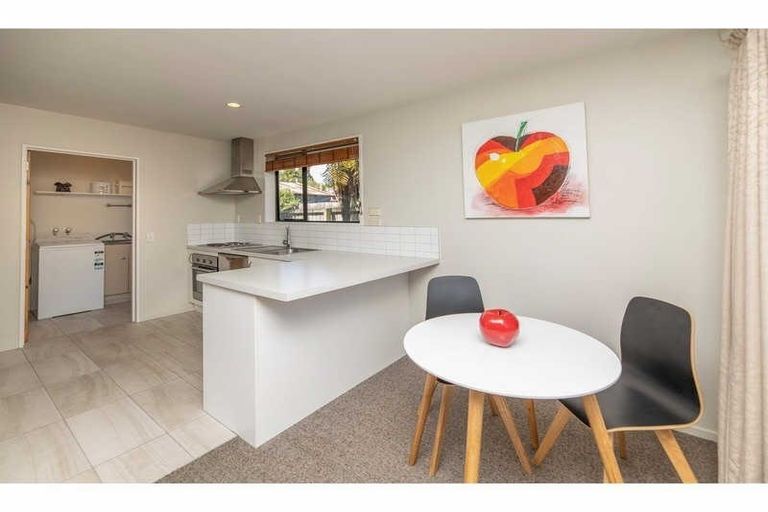 Photo of property in 2/25 Wainoni Road, Wainoni, Christchurch, 8061