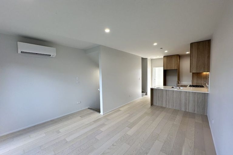 Photo of property in 19 Lyons Avenue, Murrays Bay, Auckland, 0630