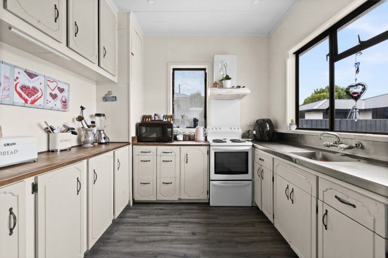 Photo of property in 99 Taradale Road, Onekawa, Napier, 4110