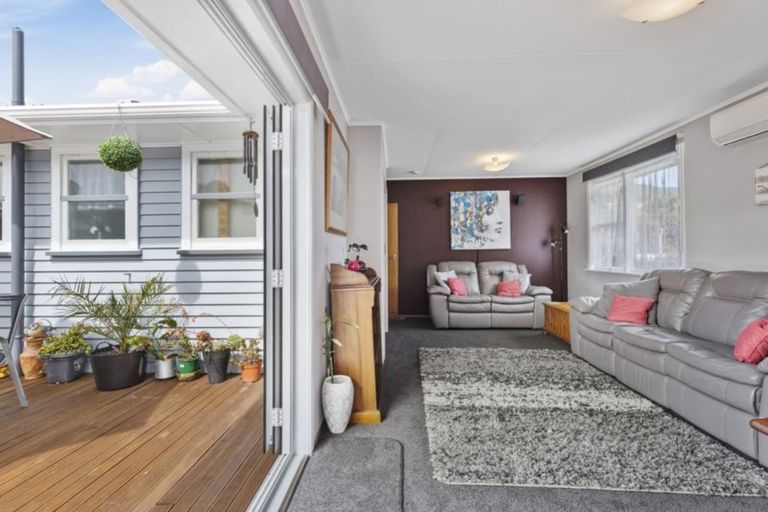 Photo of property in 51 Parenga Street, Wainuiomata, Lower Hutt, 5014