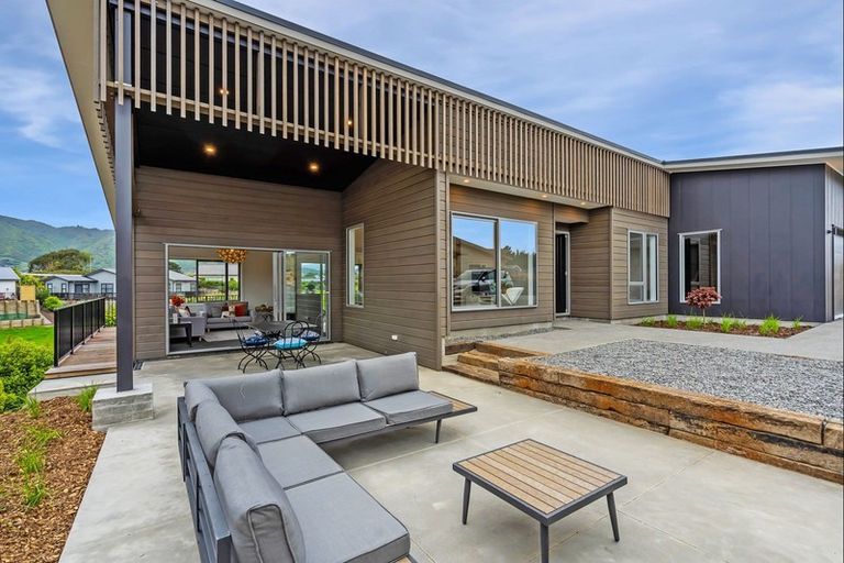 Photo of property in 23 Ferndale Drive, Waikanae, 5036