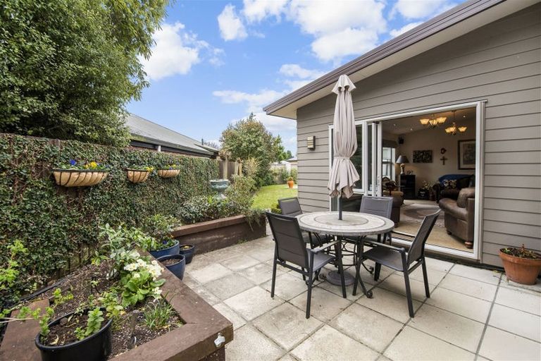 Photo of property in 6 Federer Lane, Bishopdale, Christchurch, 8053
