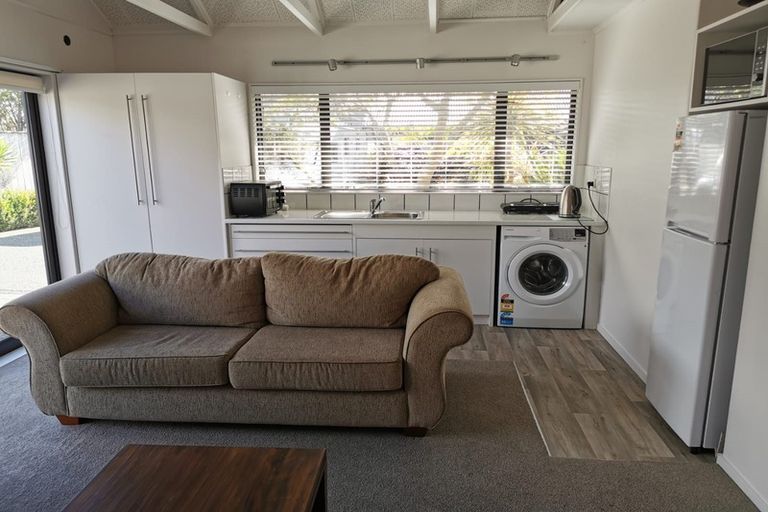Photo of property in 11 Ron Place, Fitzherbert, Palmerston North, 4410