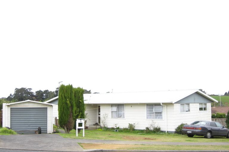 Photo of property in 35 Kauri Street, Merrilands, New Plymouth, 4312