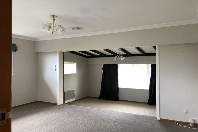 Photo of property in 37 Featherston Street, Levin, 5510