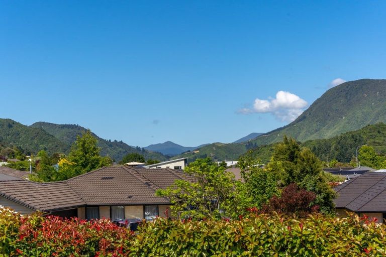 Photo of property in 2 Pukeko Place, Picton, 7220