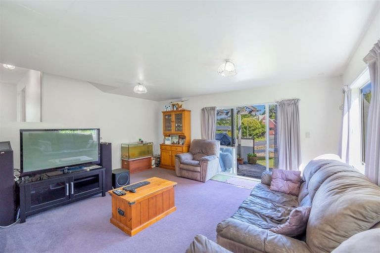 Photo of property in 1/11 Atlantis Place, Totara Vale, Auckland, 0629