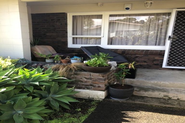 Photo of property in 1/34 Butterworth Drive, Glendene, Auckland, 0602