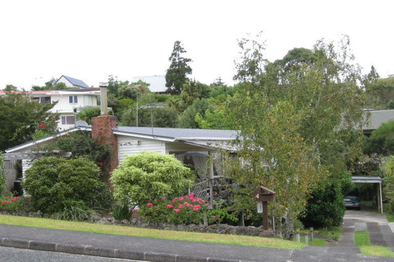 Photo of property in 4 Rosecamp Road, Beach Haven, Auckland, 0626