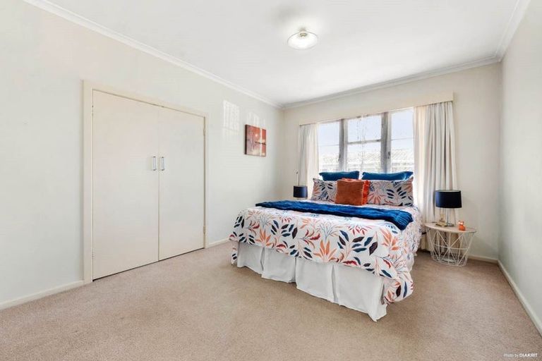 Photo of property in 1/37 Shakespeare Road, Milford, Auckland, 0620