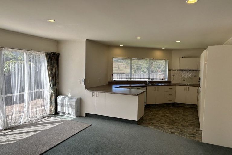 Photo of property in 22 Kowhai Grove, Raumati Beach, Paraparaumu, 5032