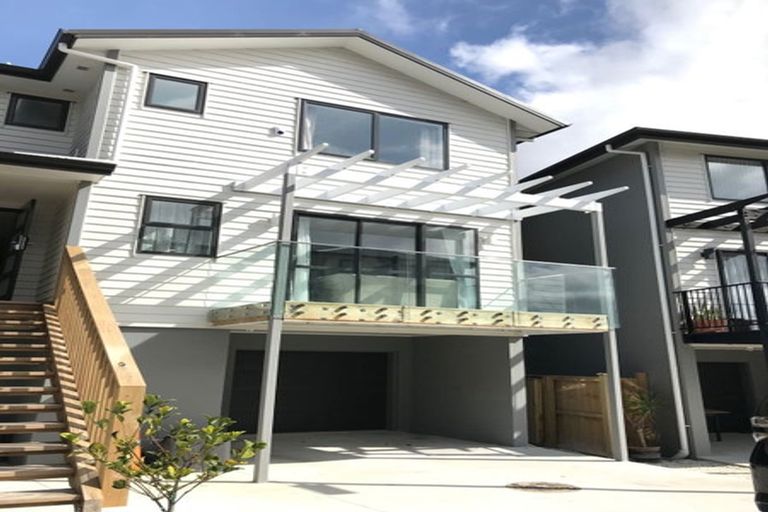 Photo of property in 9 Peony Mews, Oteha, Auckland, 0632