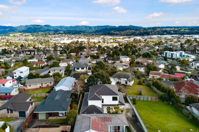Photo of property in 4190a Great North Road, Glendene, Auckland, 0602