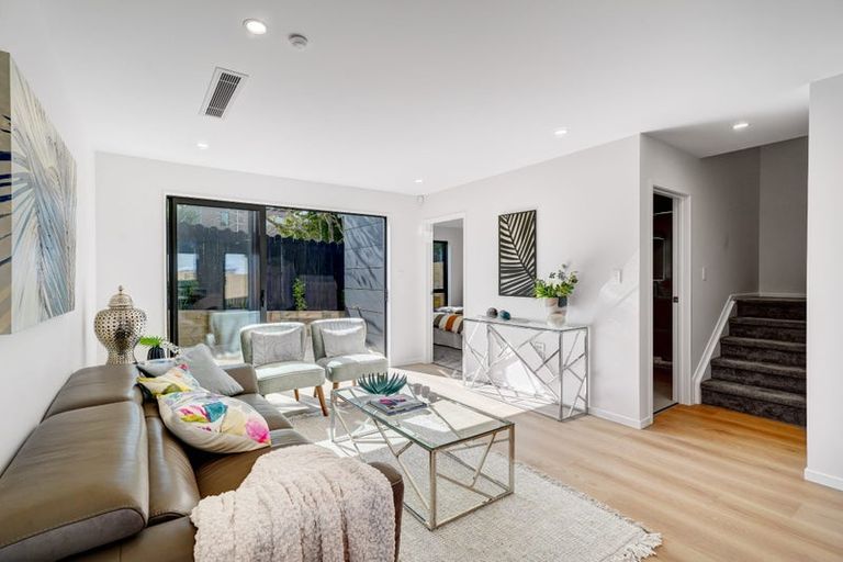 Photo of property in 21c Crosby Road, West Harbour, Auckland, 0618