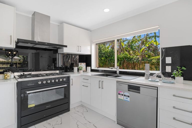 Photo of property in 20 Horlicks Place, Randwick Park, Auckland, 2105