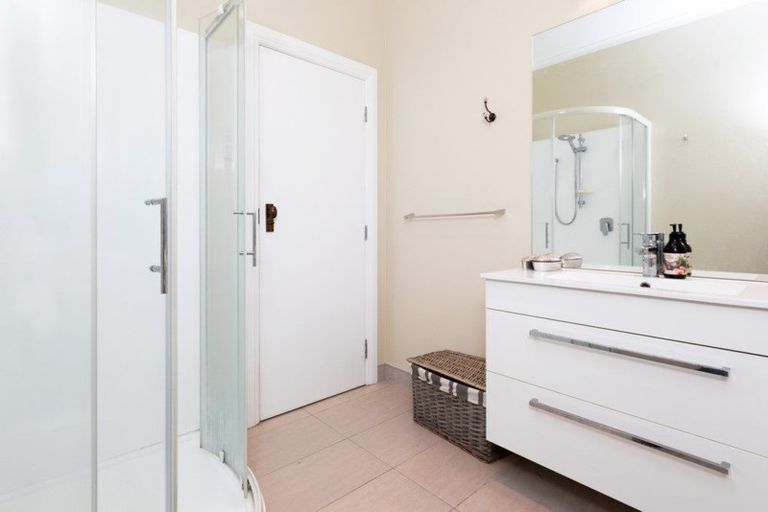 Photo of property in 80 Paynters Avenue, Strandon, New Plymouth, 4312