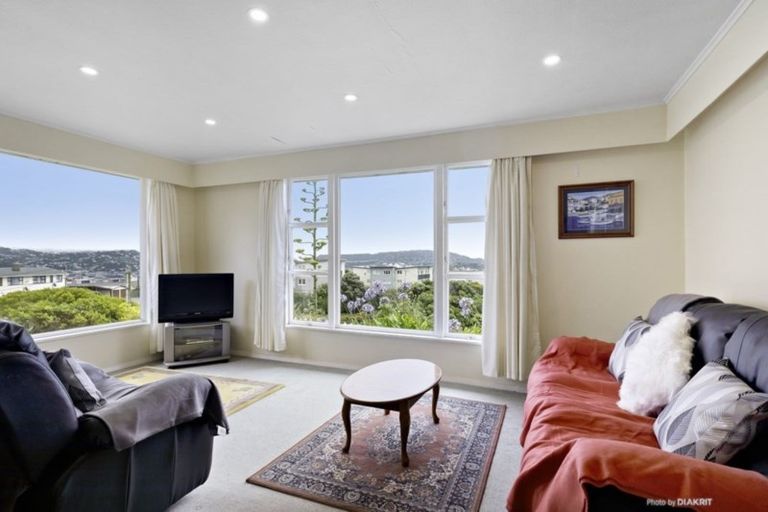 Photo of property in 33 Raukawa Street, Strathmore Park, Wellington, 6022