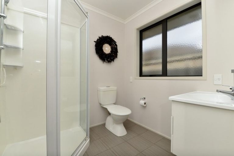 Photo of property in 62 Farnborough Drive, Grandview Heights, Hamilton, 3200