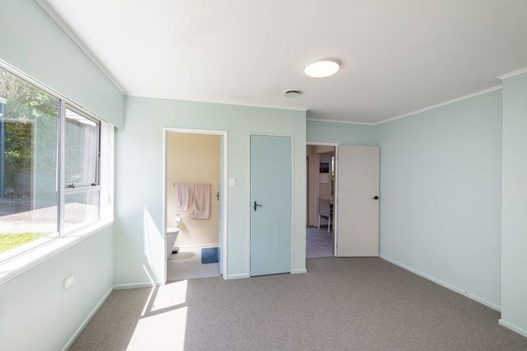 Photo of property in 78 Stewart Drive, Newlands, Wellington, 6037