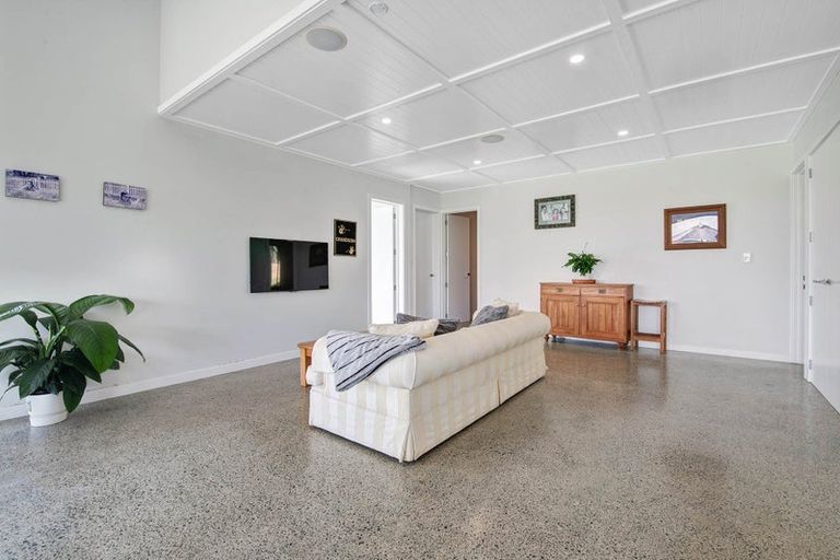Photo of property in 60 Goodall Road, Snells Beach, 0920