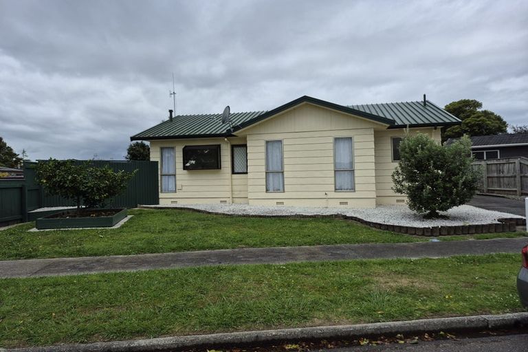 Photo of property in 17a Cecil Place, Cloverlea, Palmerston North, 4412
