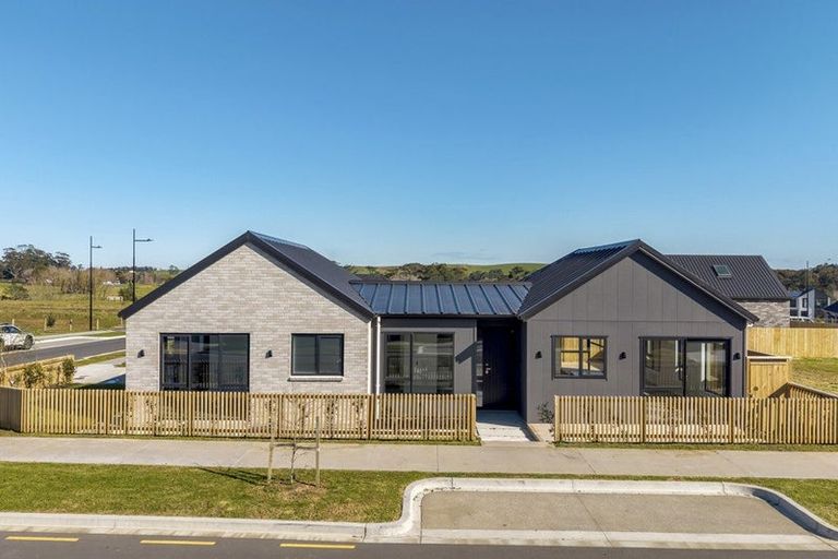 Photo of property in 77 Maungakaraka Road, Karaka, 2580