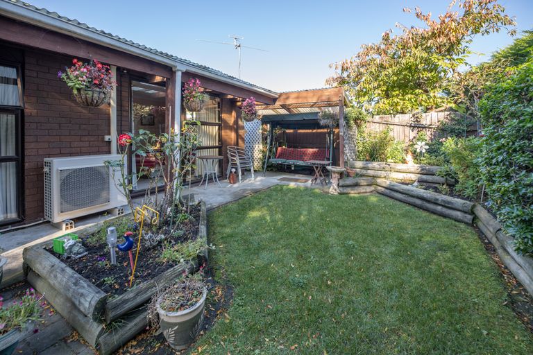 Photo of property in 2/9a Kingham Place, Avonhead, Christchurch, 8042