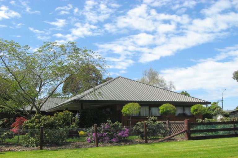 Photo of property in 2 Woodfield Place, Woodend, 7610