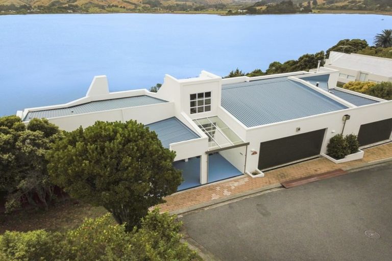 Photo of property in 28 Molyneux Close, Whitby, Porirua, 5024