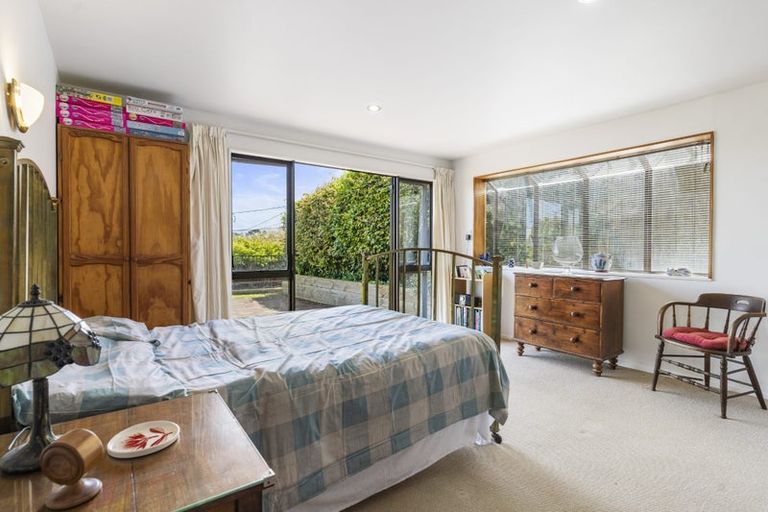 Photo of property in 8 Webb Place, Forrest Hill, Auckland, 0620