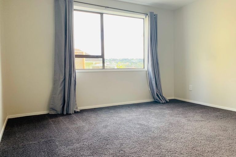 Photo of property in 39 Tamahere Drive, Glenfield, Auckland, 0629