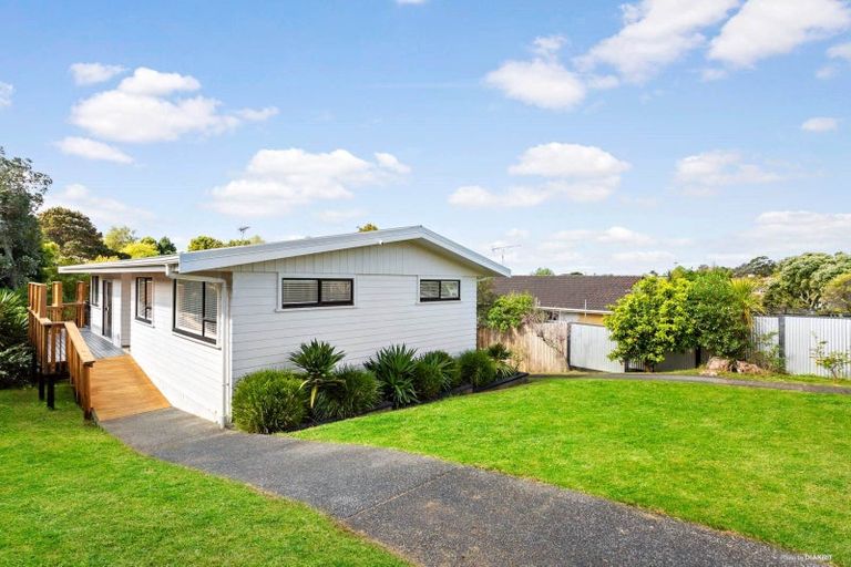 Photo of property in 48 Weatherly Road, Torbay, Auckland, 0630