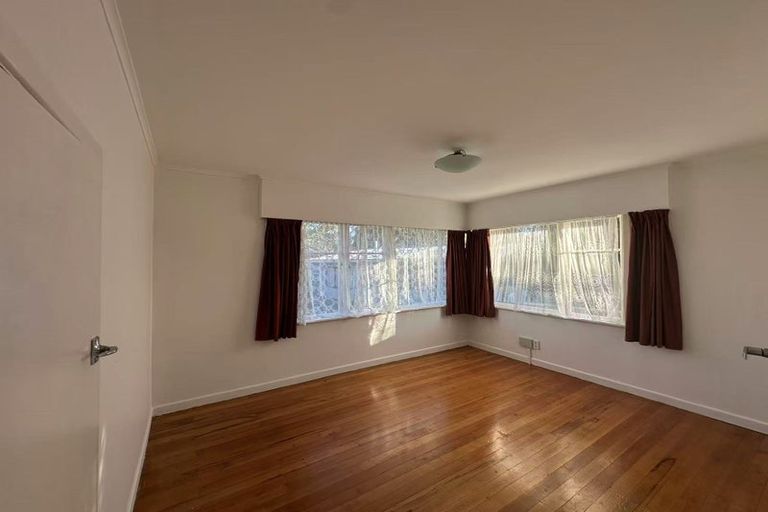 Photo of property in 129 Riverpark Crescent, Henderson, Auckland, 0610