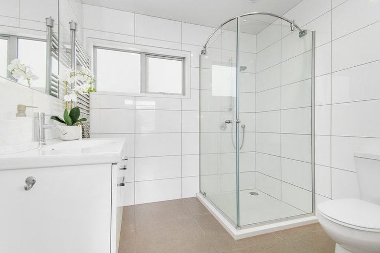 Photo of property in 32a Tawa Terrace, Tawa, Wellington, 5028