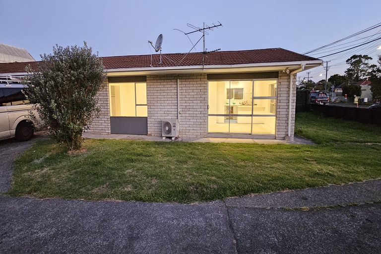 Photo of property in 1/29 Garelja Road, Henderson, Auckland, 0612