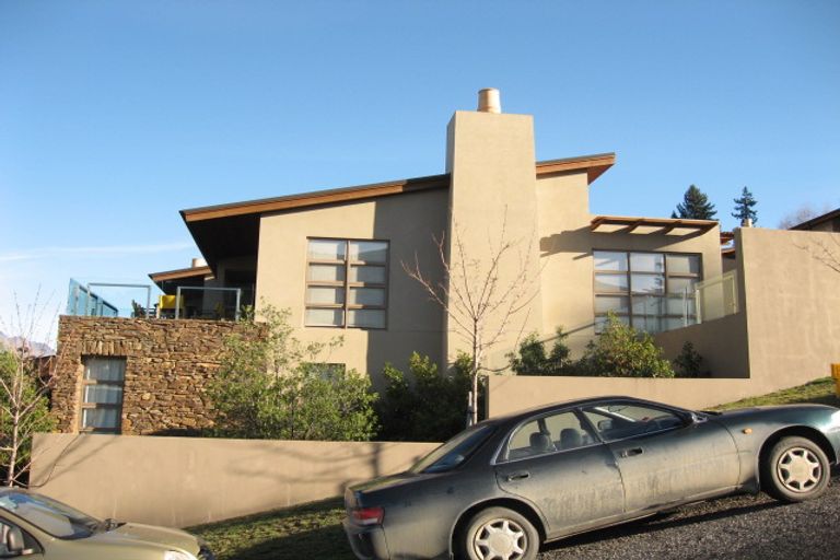 Photo of property in Lake Street Apartments, 10/8 Lake Street, Queenstown, 9300