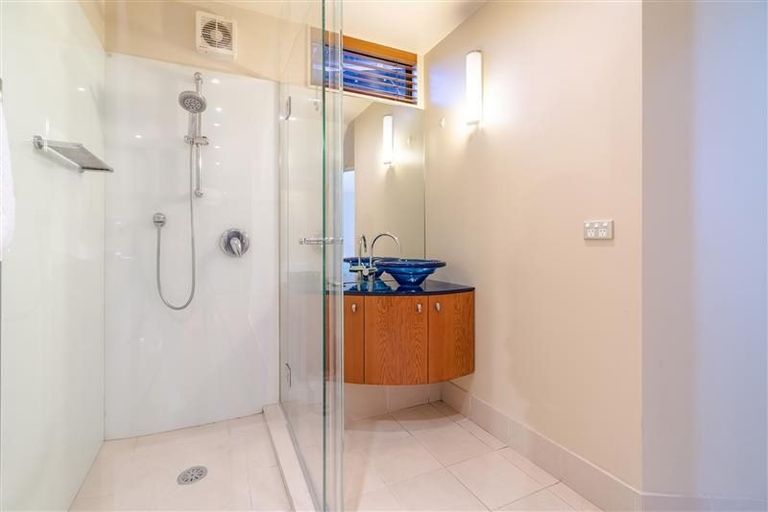 Photo of property in 11 Waimana Avenue, Northcote Point, Auckland, 0627