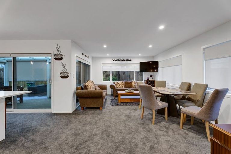 Photo of property in 2 Rayner Way, Glen Avon, New Plymouth, 4312