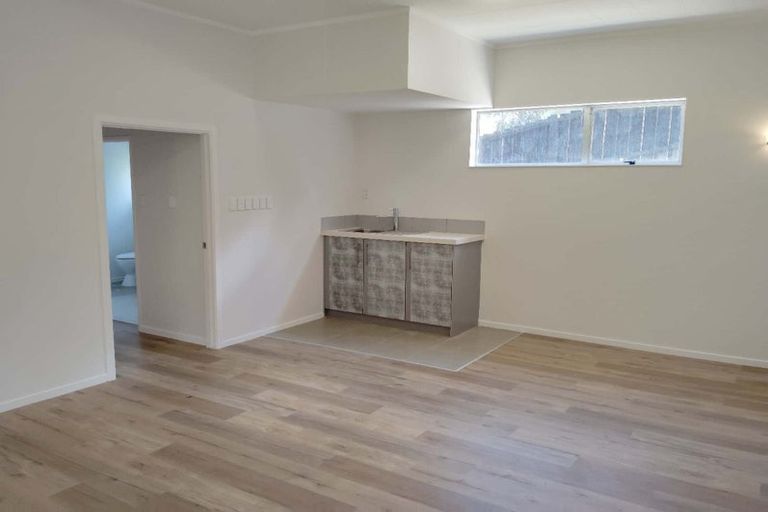 Photo of property in 4 Selwyn Avenue, Glen Eden, Auckland, 0602