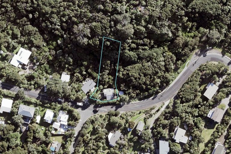 Photo of property in 98 Seaview Road, Piha, New Lynn, 0772