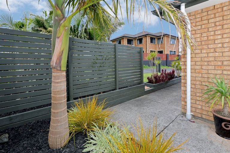 Photo of property in 14 Chesterton Terrace, Henderson, Auckland, 0612