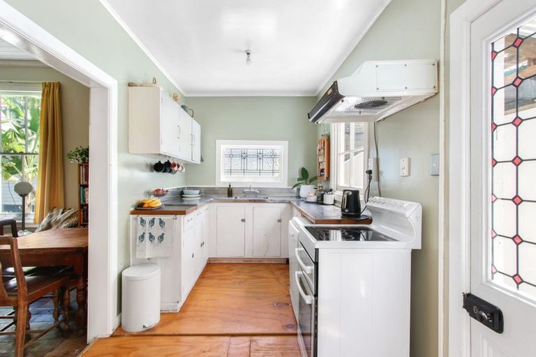 Photo of property in 48 Faraday Street, Hospital Hill, Napier, 4110