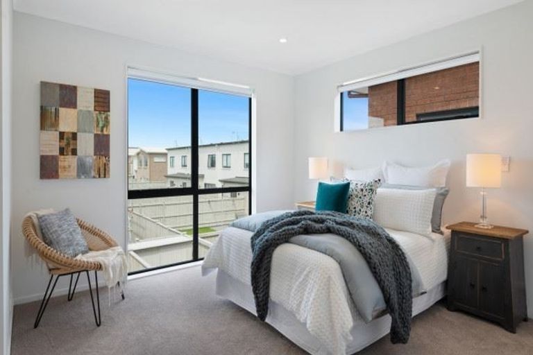 Photo of property in 55 Waituarua Drive, Takanini, 2112