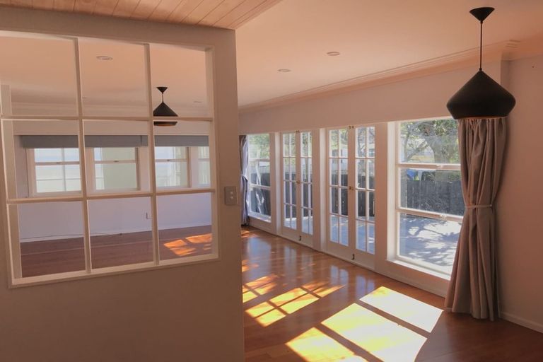 Photo of property in 2/26 Tonar Street, Northcote, Auckland, 0627