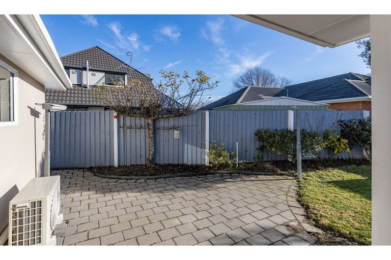 Photo of property in 2 Hatfield Place, Avonhead, Christchurch, 8042