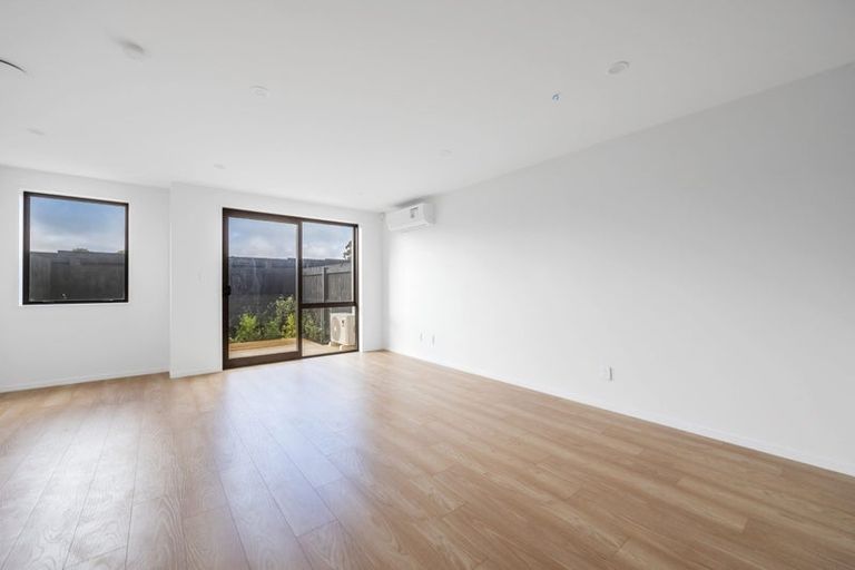 Photo of property in 4/32b Westgate Drive, Massey, Auckland, 0614