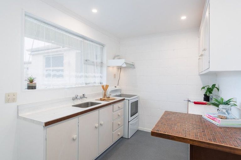 Photo of property in 6/154 Whites Line East, Waiwhetu, Lower Hutt, 5010