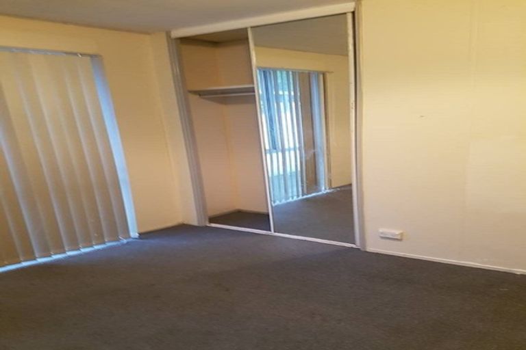Photo of property in 2/12 Barneys Farm Road, Clendon Park, Auckland, 2103