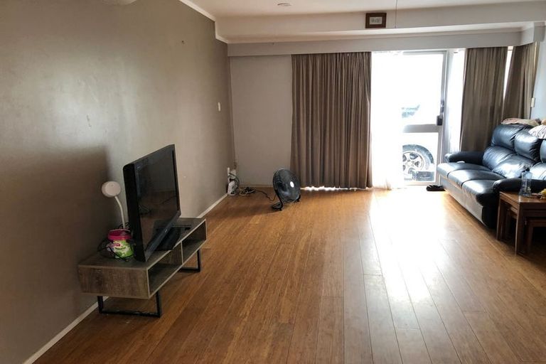 Photo of property in 1/77 Tiraumea Drive, Pakuranga, Auckland, 2010