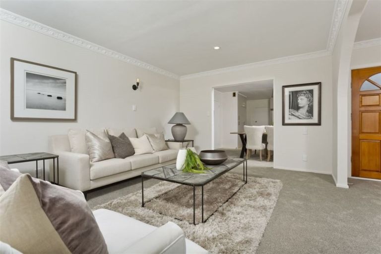 Photo of property in 18 Wykeham Place, Glenfield, Auckland, 0629